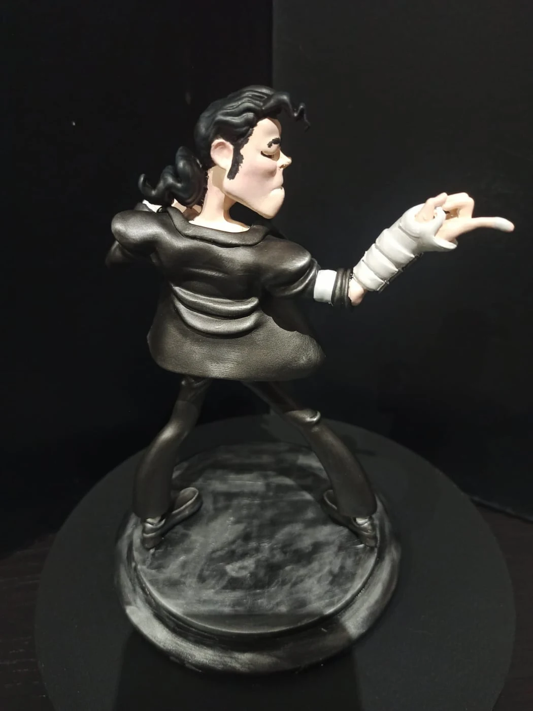 Estatueta colecionável impressa em resina 3D — fotografia 1