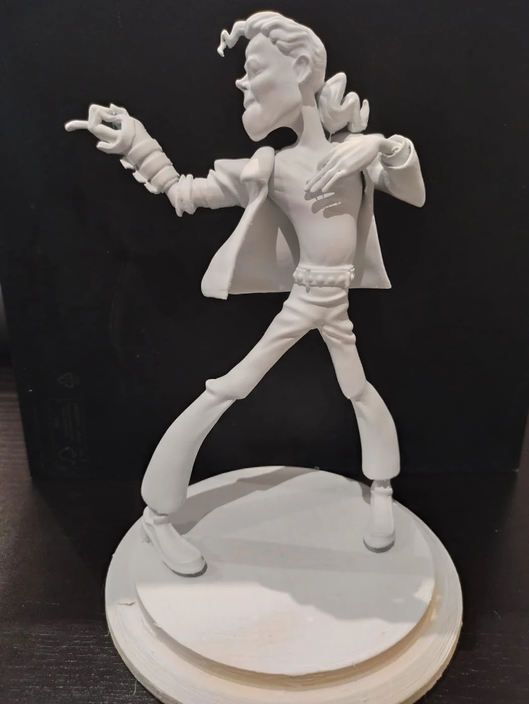 Estatueta colecionável impressa em resina 3D — processo 2