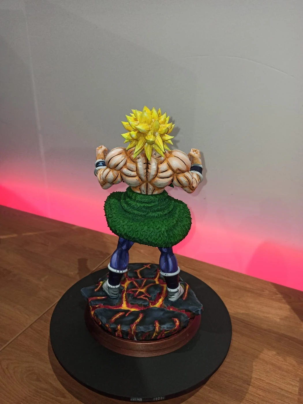 Estatueta colecionável impressa em resina 3D — fotografia 4