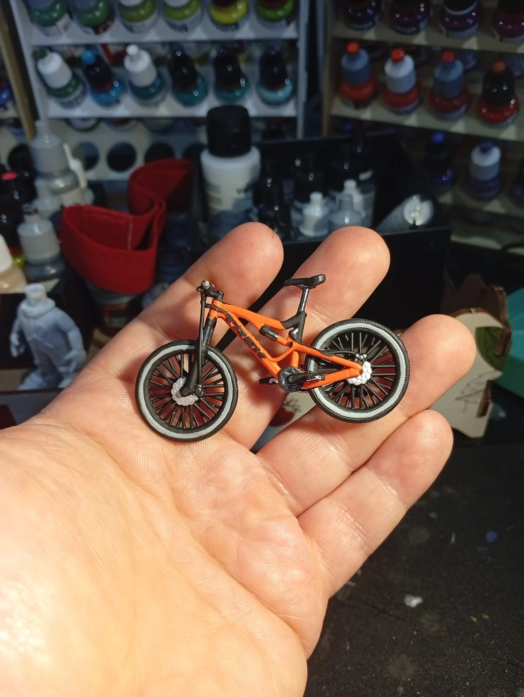 Figura mini-eu estilo Funko impressa em resina 3D — fotografia 1