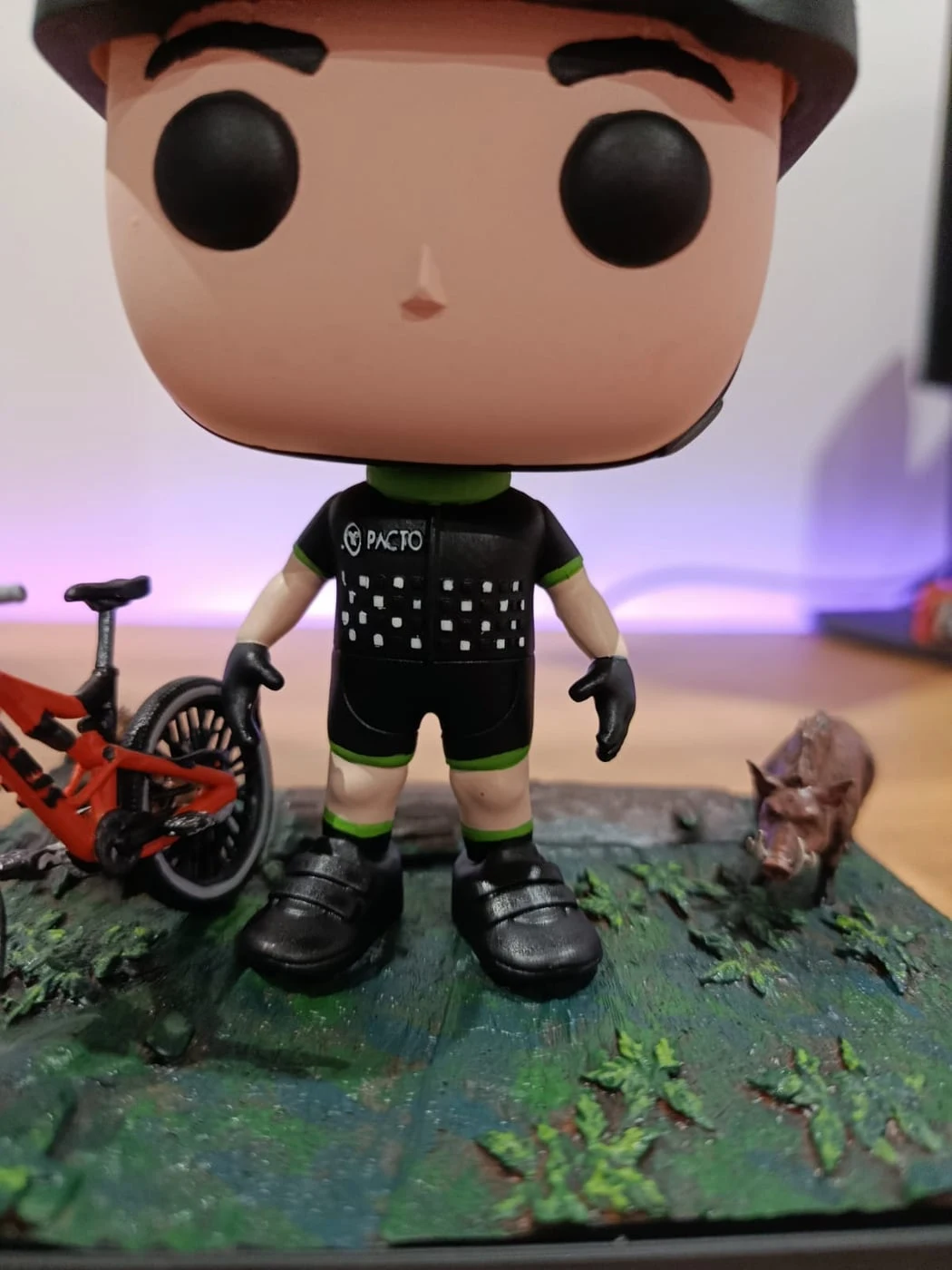 Figura mini-eu estilo Funko impressa em resina 3D — fotografia 4