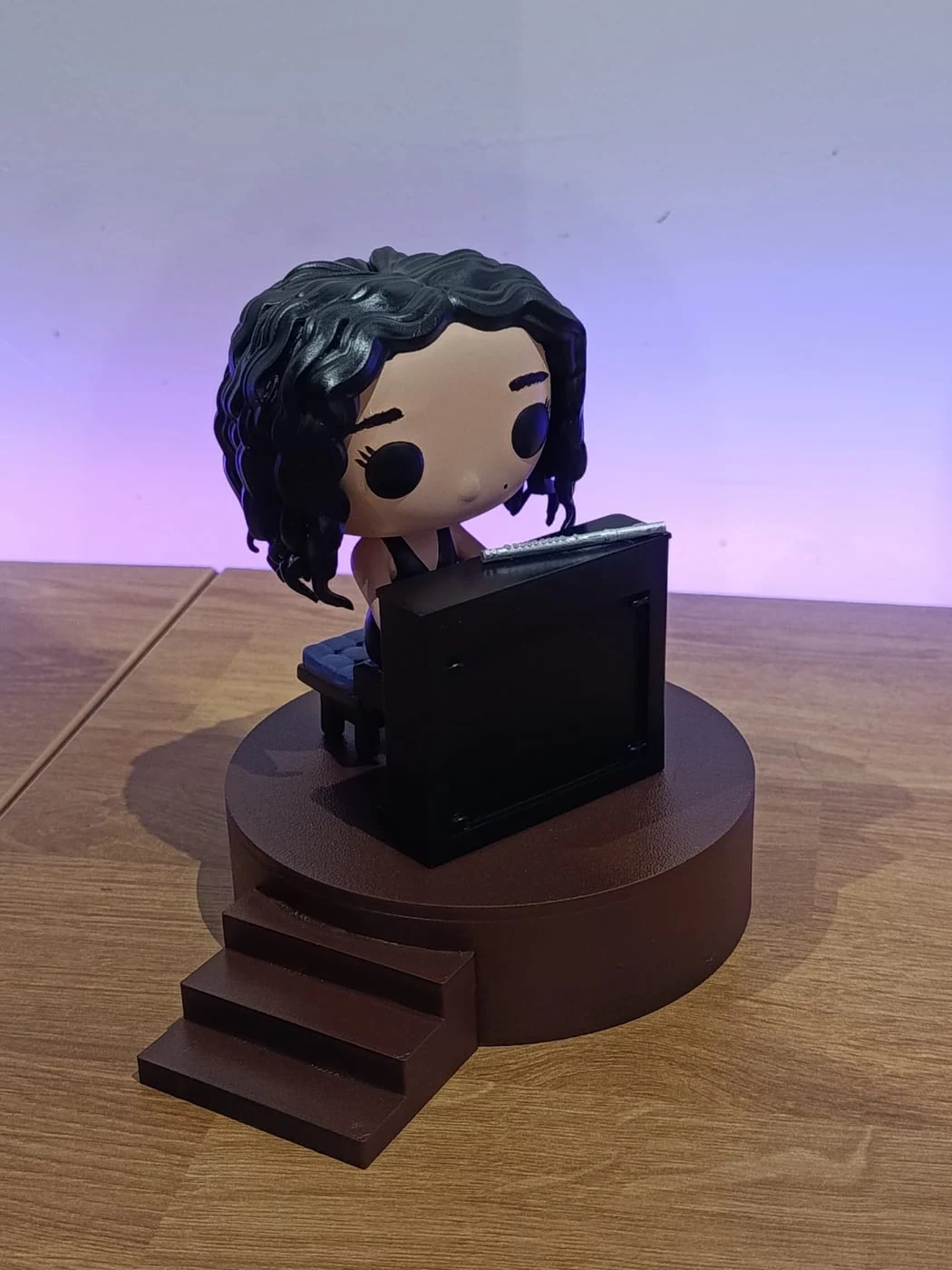 Figura mini-eu estilo Funko impressa em resina 3D