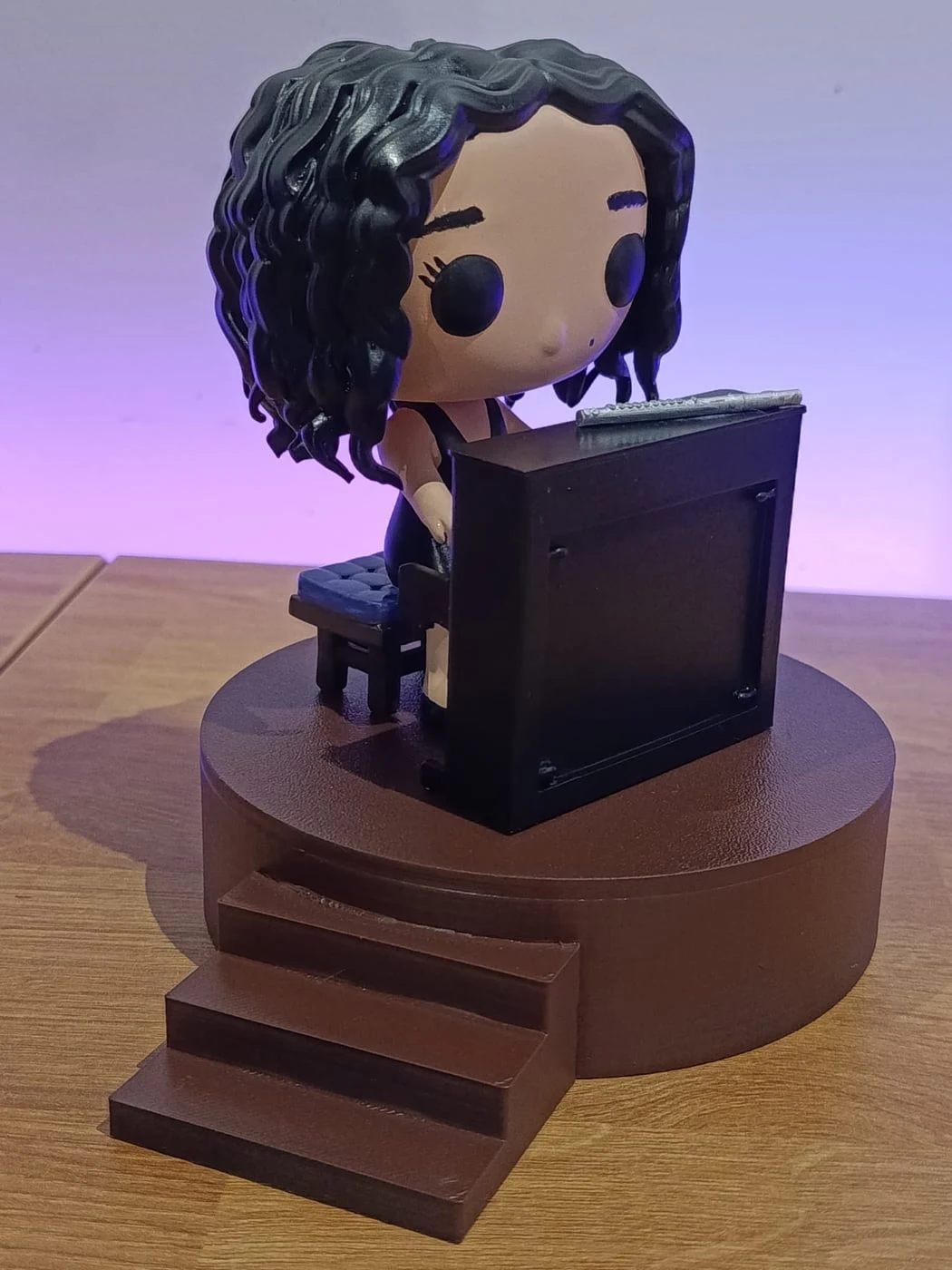 Figura mini-eu estilo Funko impressa em resina 3D — fotografia 2