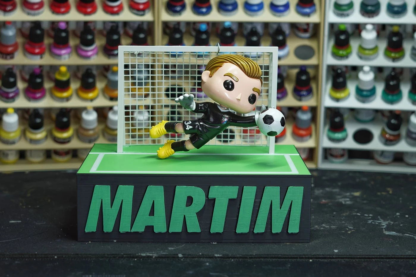 Figura mini-eu estilo Funko impressa em resina 3D — fotografia 3