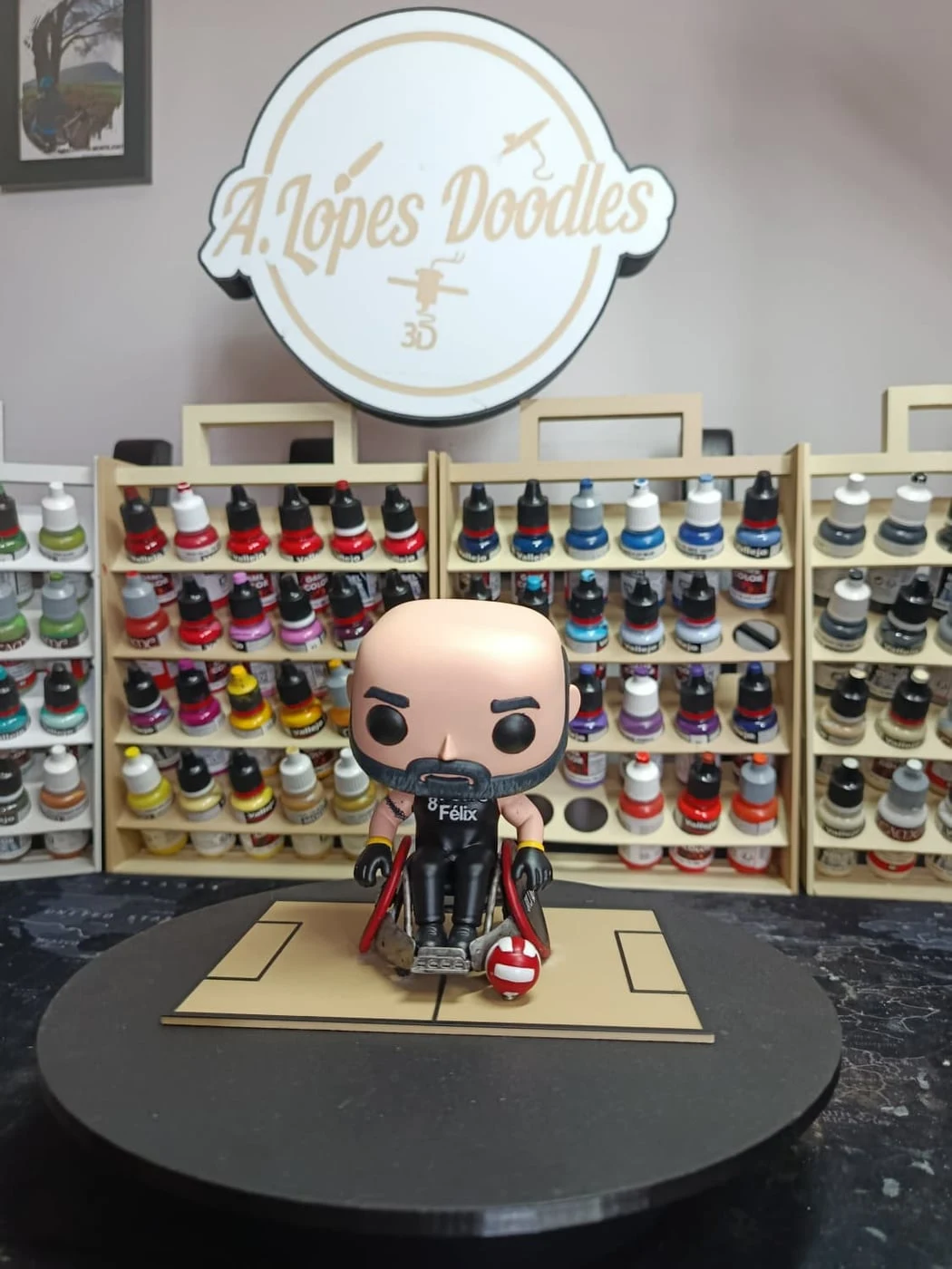 Figura mini-eu estilo Funko impressa em resina 3D — fotografia 2