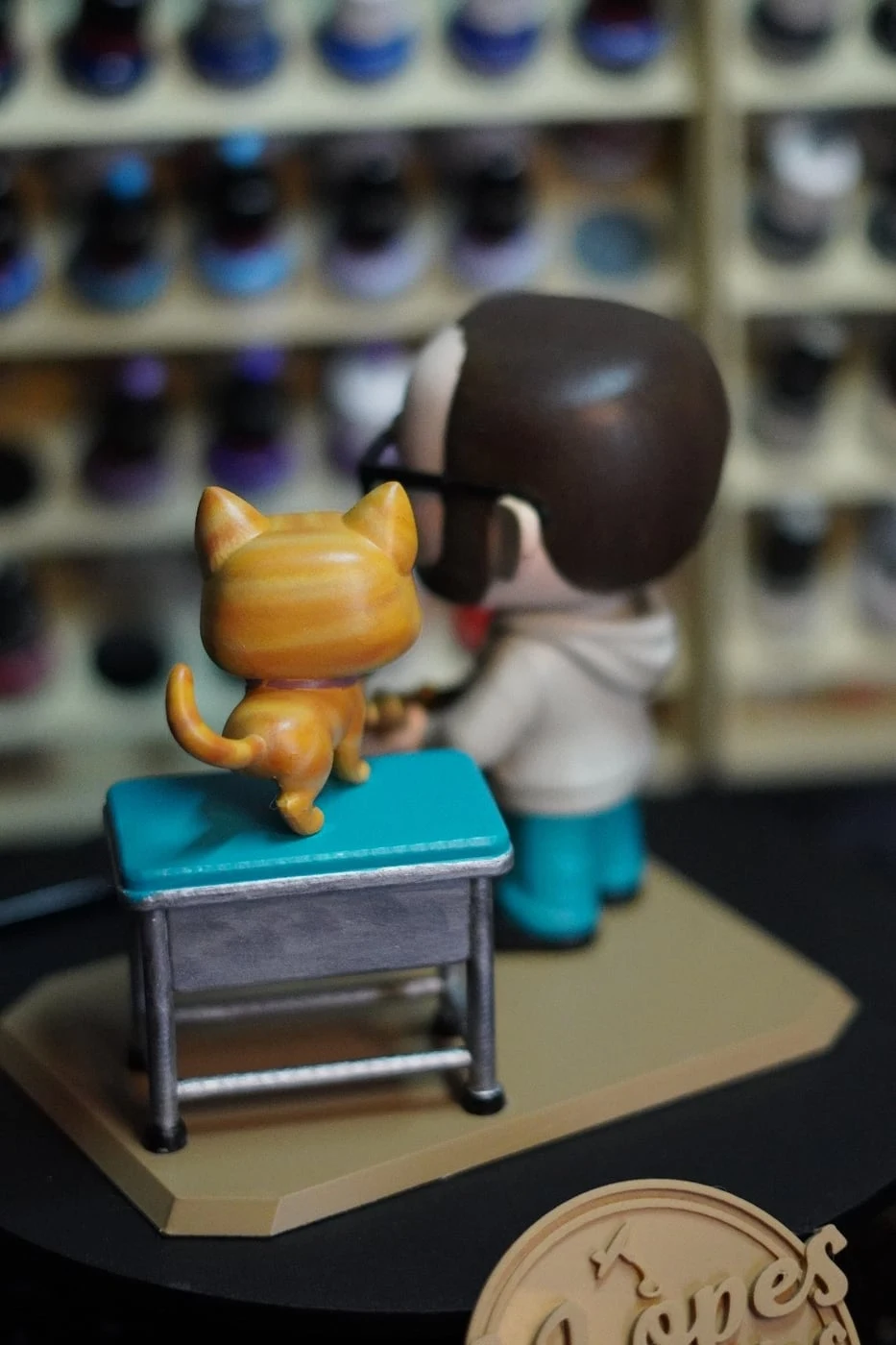 Figura mini-eu estilo Funko impressa em resina 3D — fotografia 3