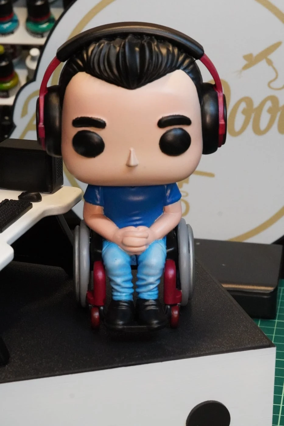 Figura mini-eu estilo Funko impressa em resina 3D — fotografia 3