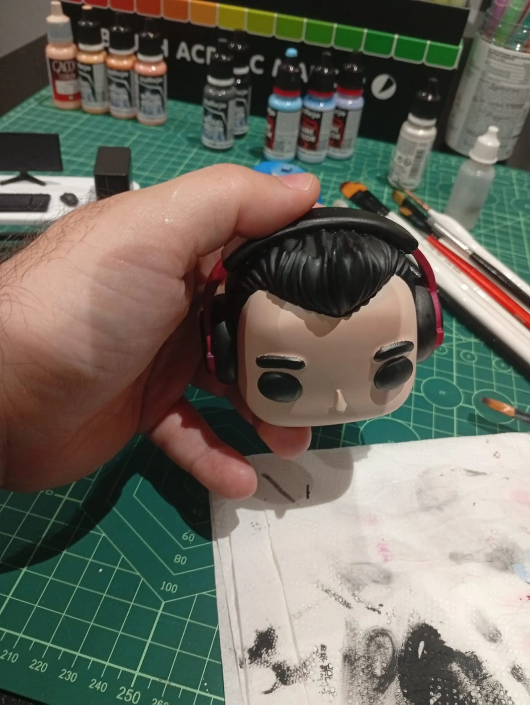 Figura mini-eu estilo Funko impressa em resina 3D — processo 4