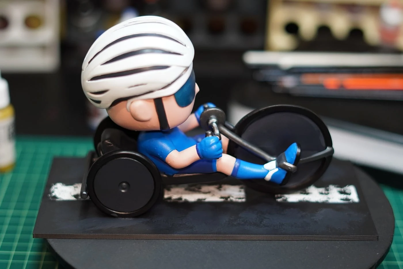 Figura mini-eu estilo Funko impressa em resina 3D — fotografia 1