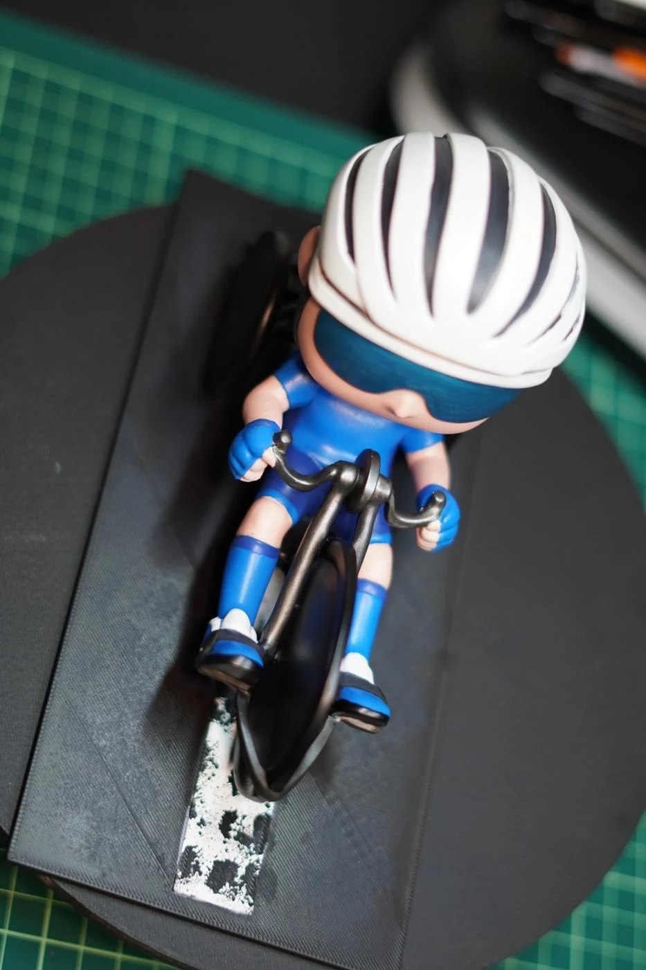 Figura mini-eu estilo Funko impressa em resina 3D — fotografia 3