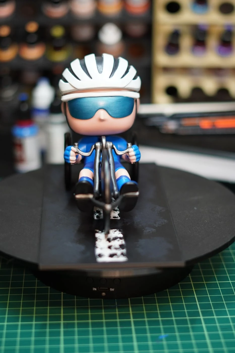 Figura mini-eu estilo Funko impressa em resina 3D — fotografia 6