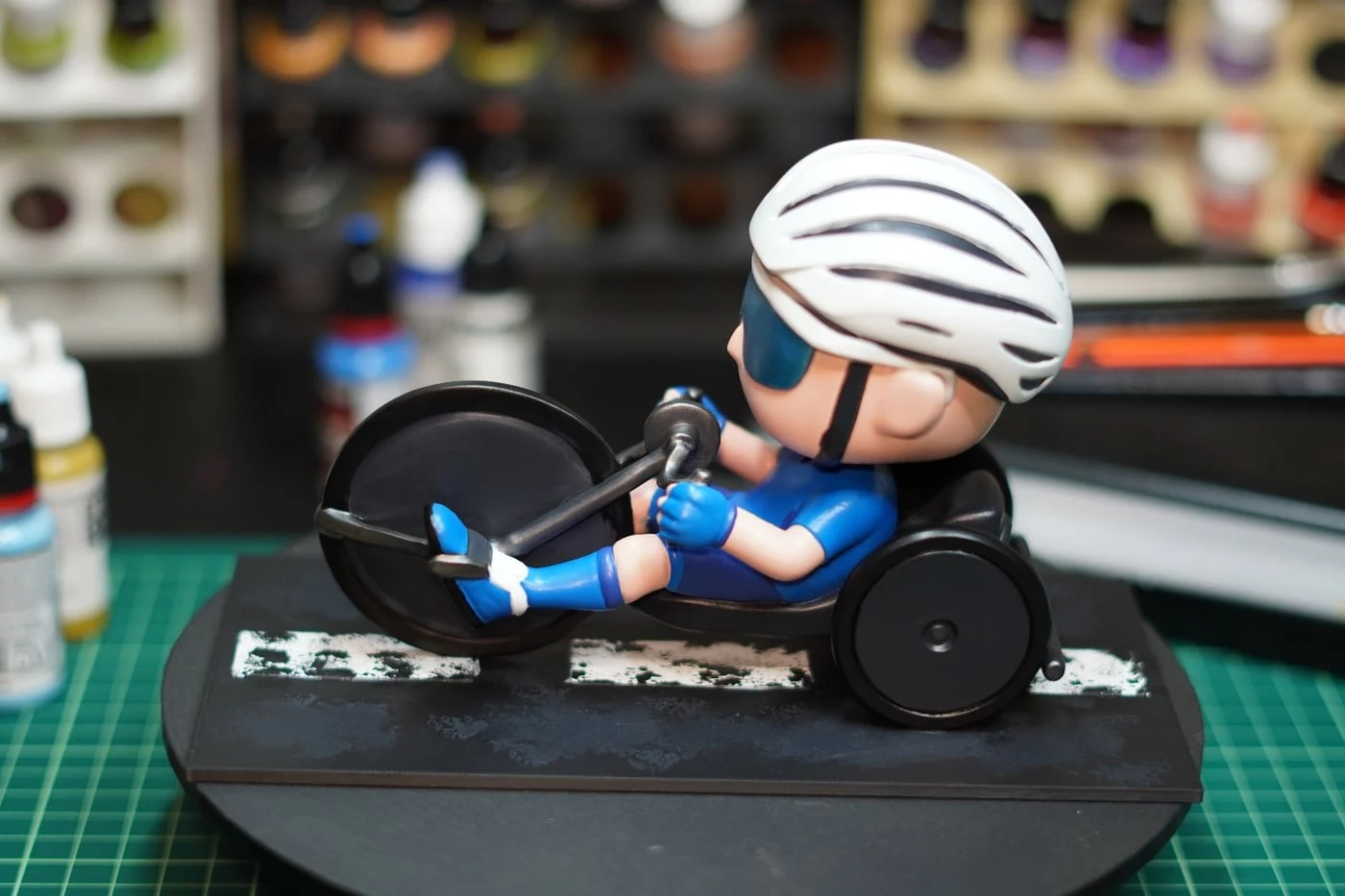 Figura mini-eu estilo Funko impressa em resina 3D — fotografia 7