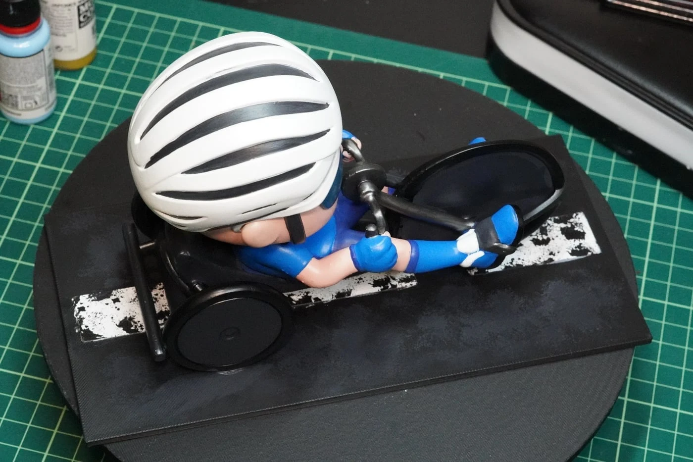 Figura mini-eu estilo Funko impressa em resina 3D — fotografia 8