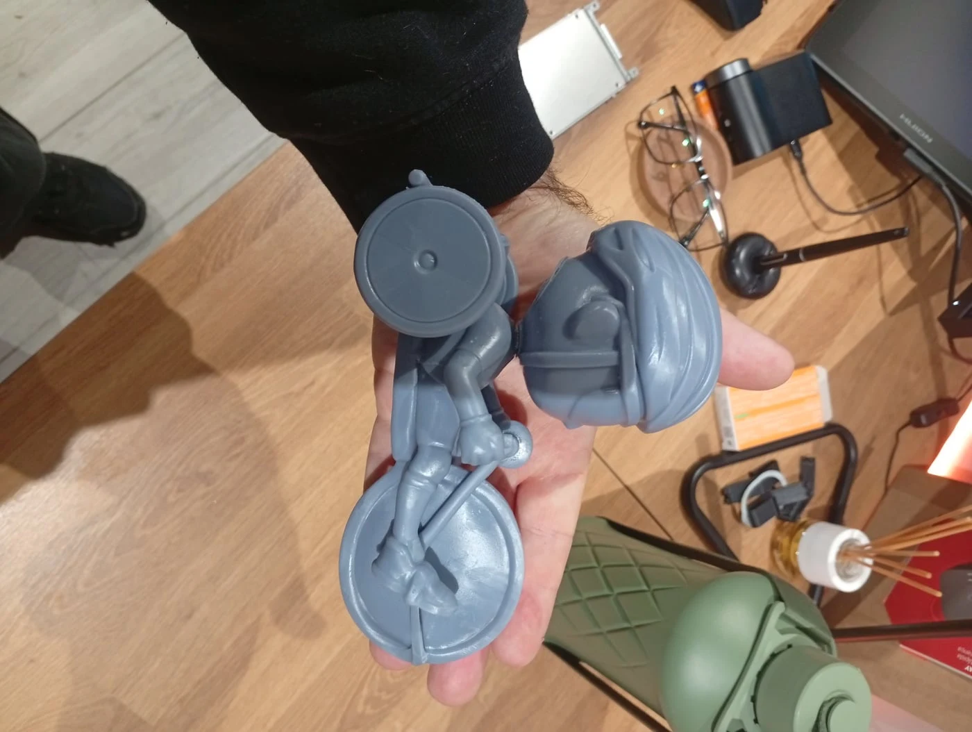Figura mini-eu estilo Funko impressa em resina 3D — processo 2