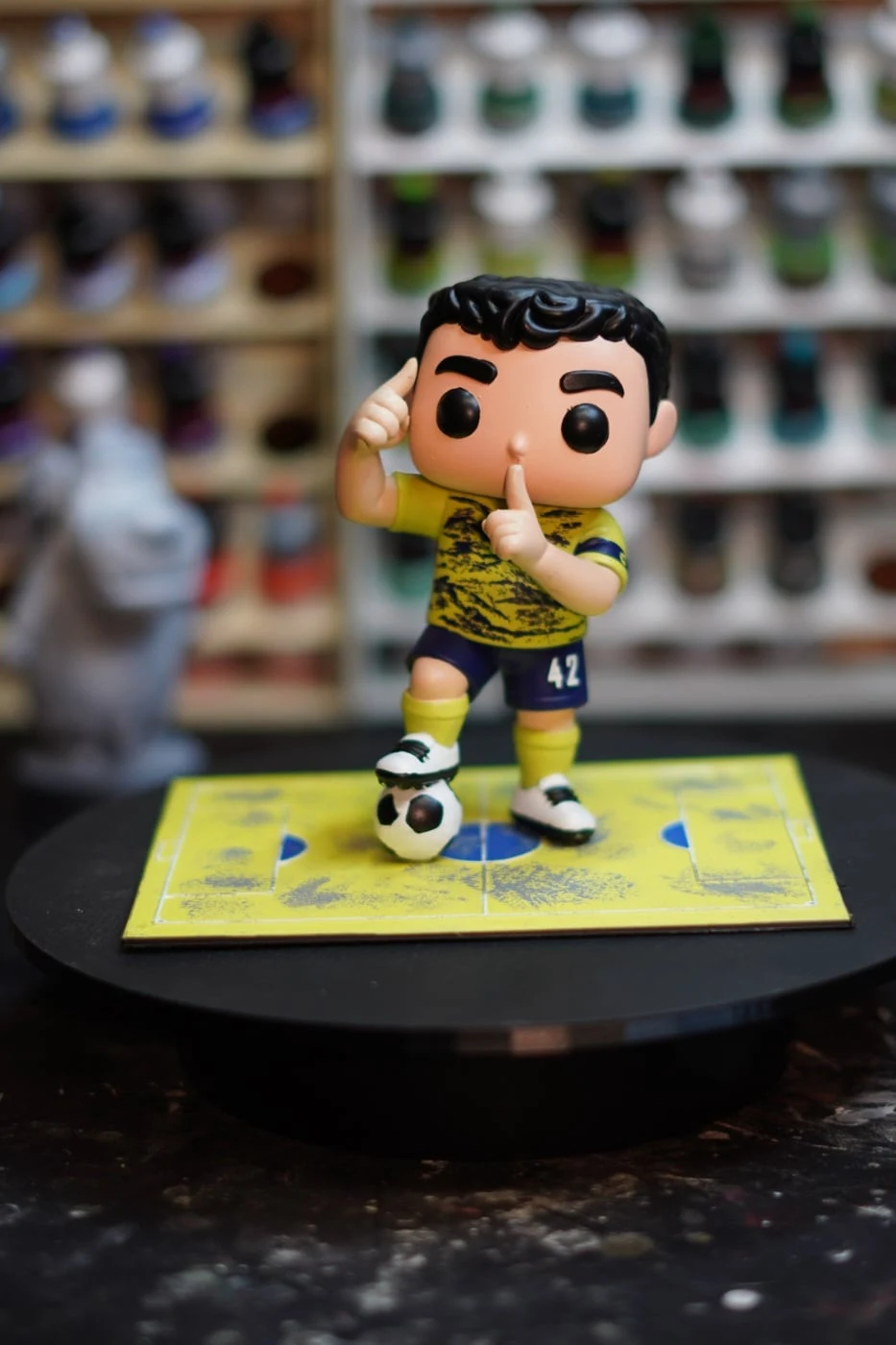 Figura mini-eu estilo Funko impressa em resina 3D — fotografia 1