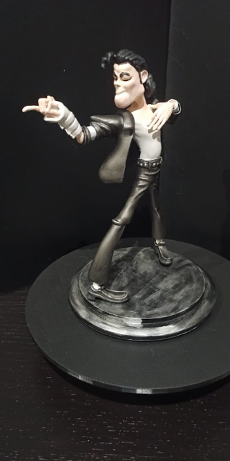 Estatueta coleccionável de Michael Jackson pintada à mão